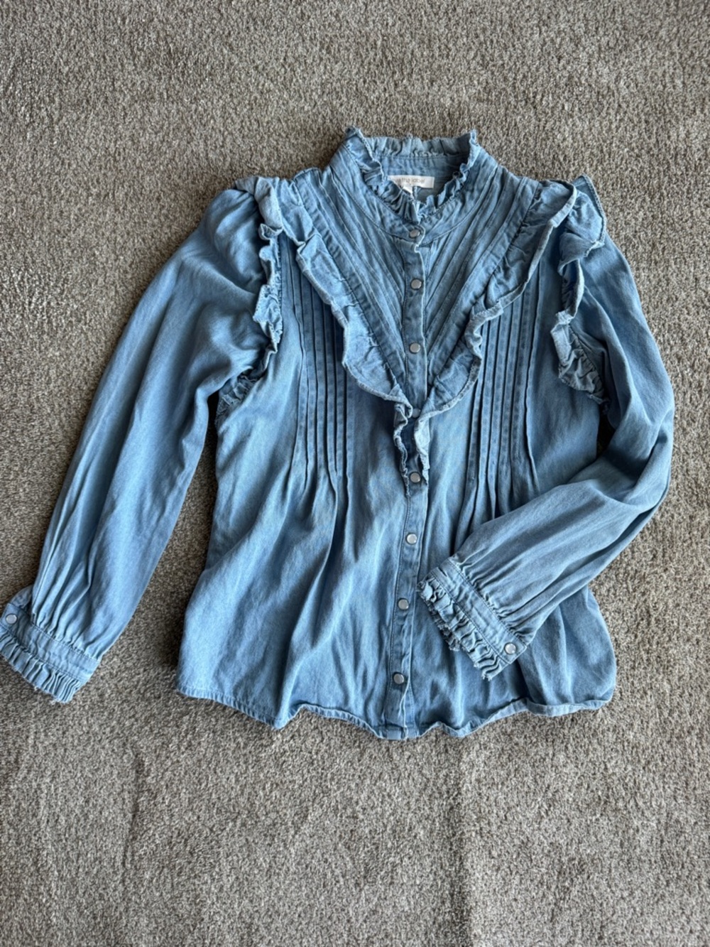 Love the Label Chambray Ruffle Blouse Pintuck Snap Button Top Size XXS Anthro